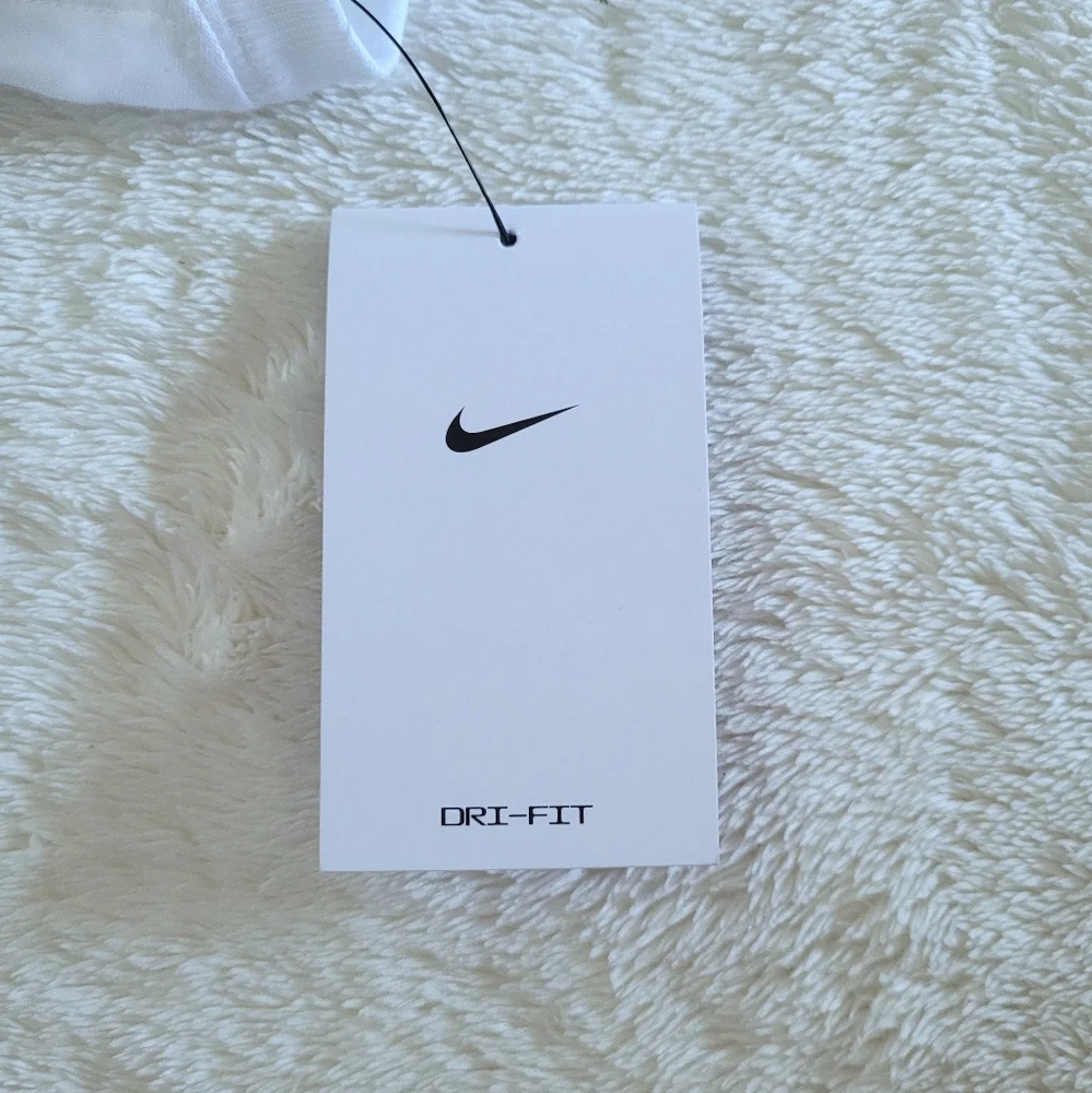 Nike👟 Man♂️ Spinning Basketball on Finger Dri-Fit Graphic Tee👕 - NWT